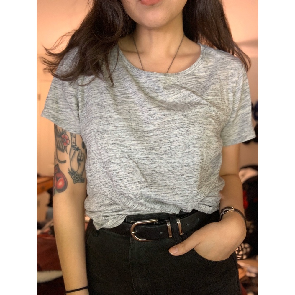 Old Navy grey T-shirt